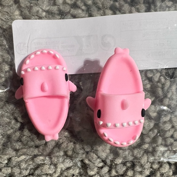 $3 PINK OR PURPLE SMALL ANIMAL SHOES. PINK. $3 IF BUNDLED - Picture 11 of 13